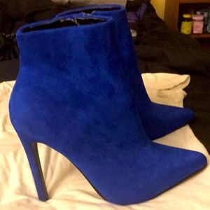 Mid-Ankle Navy Blue boots with velvet material
